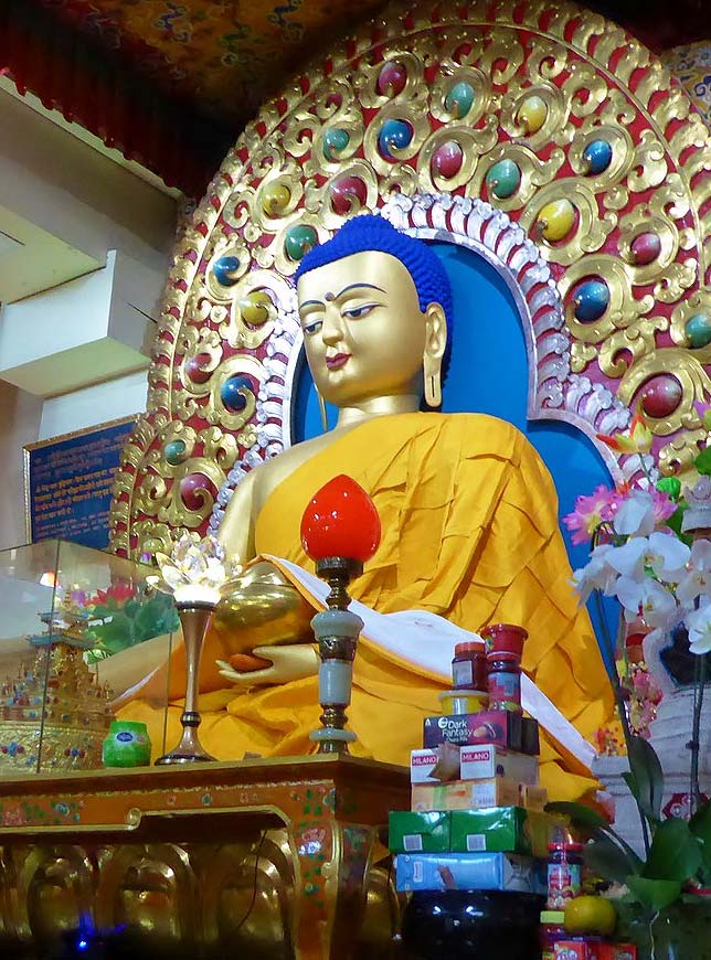 dalai lama temple mcleodganj